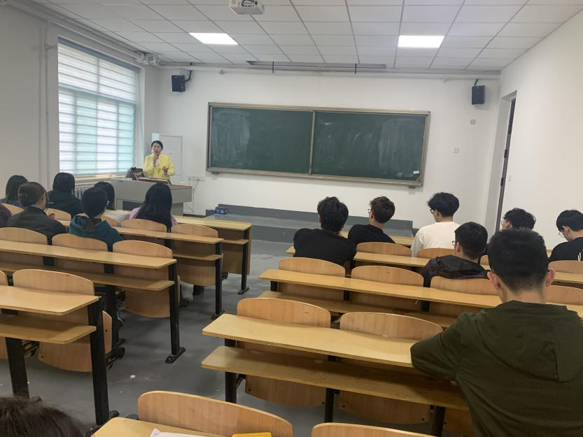 基地开展新闻传媒方向研讨会