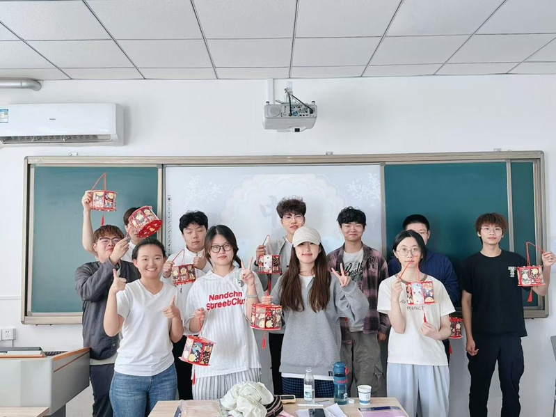 <a href='/2025/0928/c9639a550508/page.htm' target='_blank' title='盏盏灯笼映团圆||国际本科班的别样双节记忆'>盏盏灯笼映团圆||国际本科班的别...</a>